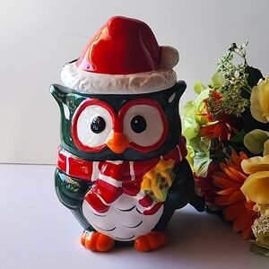 NWT, David's Cookies Christmas Ceramic Cookie Jar. Owl Design.